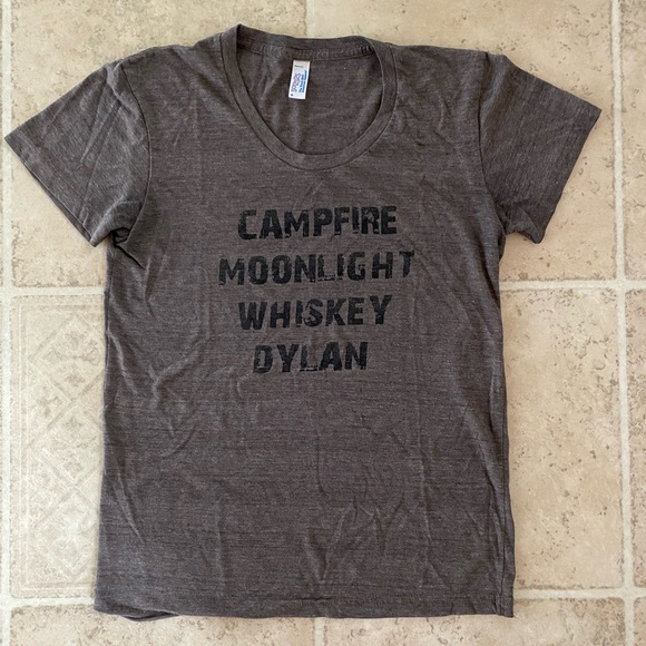 Tops - 🌼 2/$25 Campfire Moonlight Whiskey Dylan” Tee